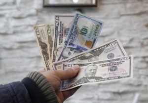 کاهش نرخ دلار در بازار