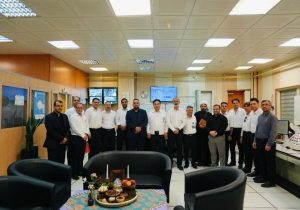 آغاز سال ۱۴۰۴ در پتروشیمی جم؛ همراهی مدیرعامل با کارکنان در لحظه تحویل سال نو