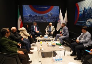 حضور رایزن ارشد امور اقتصادی سفارت بلاروس و نمایندگان اتاق بازرگانی و صنایع بلاروس در غرفه پتروشیمی جم