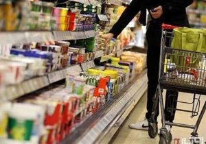 دلار ۲۳ هزار تومان ارزان شد؛ چرا کالاها گران ماندند؟