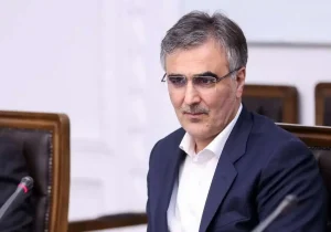 فرزین: پیش‌فروش ارز در دستور کار بانک‌ مرکزی است