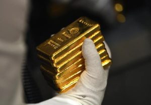 طلای جهانی از صعود بازماند