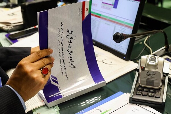 بودجه سنگین برخی نهادها و انتقاد کارشناسان