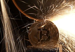 بیت‌کوین به زیر ۹۰ دلار سقوط کرد