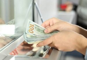 افت دوباره قیمت دلار در بازار ارز رسمی