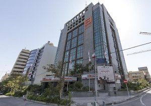 خدمت در قلب جبهه اقتصادی ادامه دارد/ بانک مسکن در کنار مشتریان