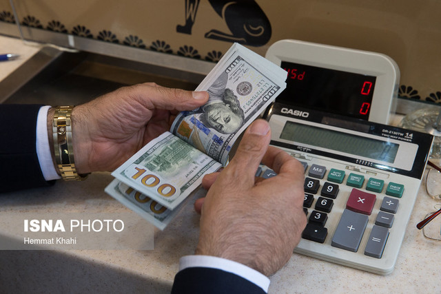 برخورد با ۱۱ رئیس شعبه متخلف در بازار ارز و طلا/ جریمه ۱۰ مؤسسه اعتباری