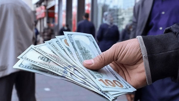 چرا دلار ۲۲۰ هزار تومان شد؟