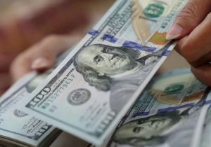 فروش ۱۰ هزار دلاری ارز در بانک‌ها ادامه دارد